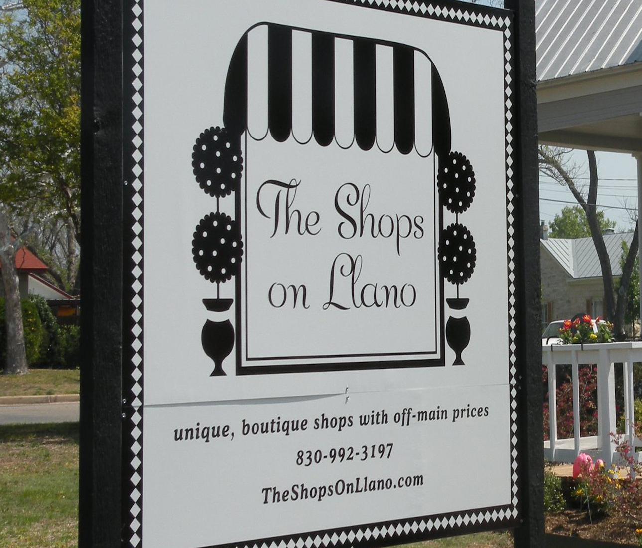 The Shops on Llano Fredericksburg - Louis Vuitton Arrivals! All authentic  except the wallet. * * * * #LouisVuitton #designer #accessories #purse  #fredericksburg #consignment